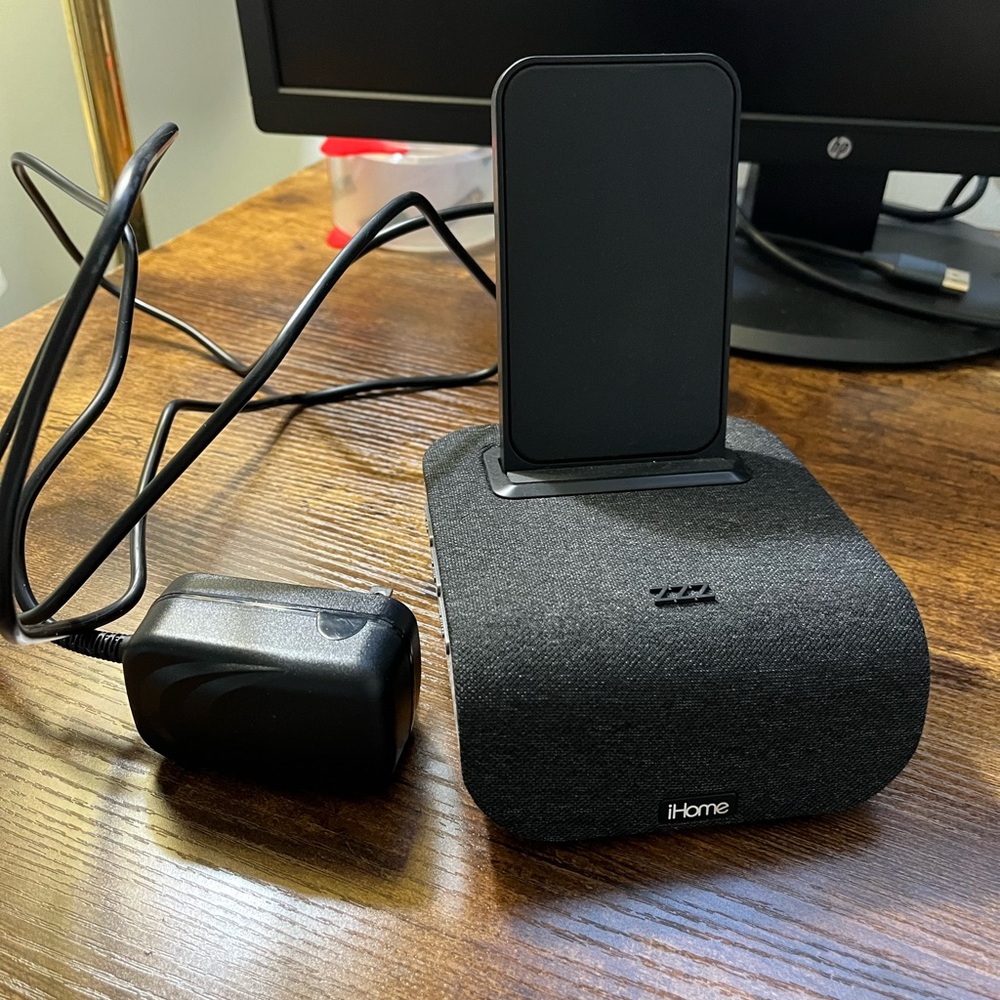 iHome Black Wireless Charging Station